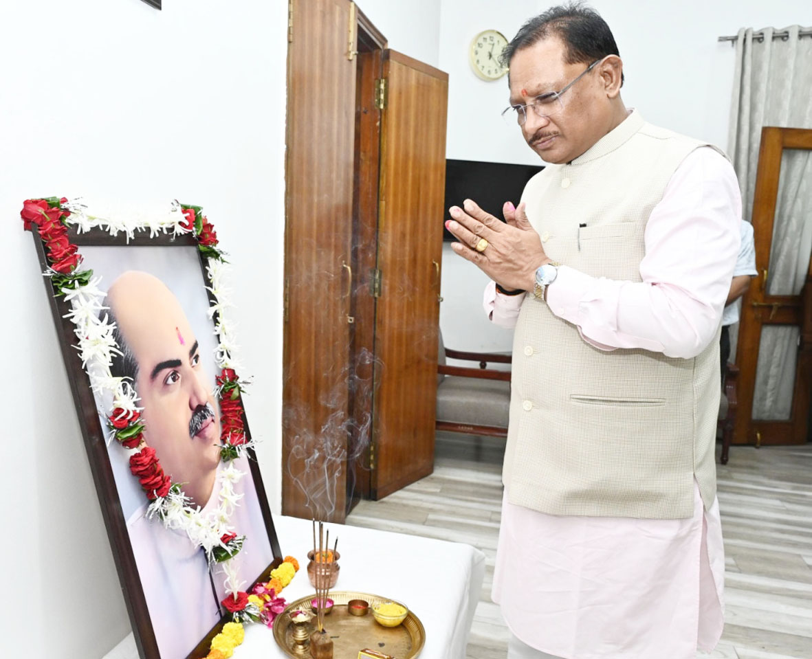 CM विष्णुदेव साय ने डॉ. श्यामा प्रसाद मुखर्जी की जयंती पर उन्हें नमन किया