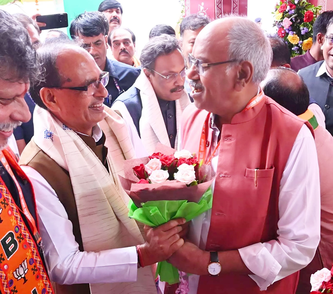 मैनपाट प्रशिक्षण शिविर में शिवराज सिंह चौहान का बृजमोहन अग्रवाल ने किया स्वागत