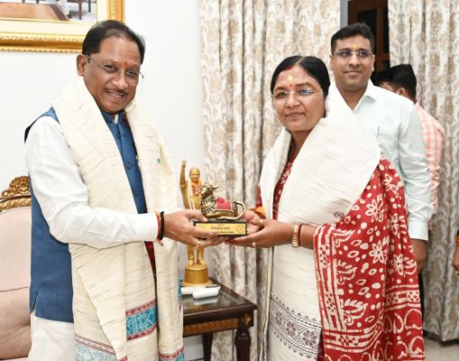 मुख्यमंत्री साय से केंद्रीय महिला एवं बाल विकास राज्य मंत्री श्रीमती सावित्री ठाकुर ने की सौजन्य मुलाकात