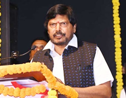 हिंदी को लेकर फडणवीस सरकार ने पहले ही मारा सिक्सर : रामदास आठवले