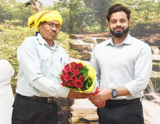 वाणिज्यिक कर विभाग के विशेष आयुक्त टी.एल. ध्रुव को सेवानिवृत्ति पर दी गई भावभीनी विदाई