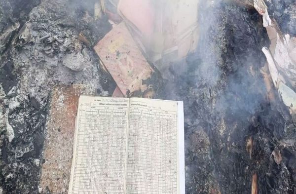 किताबें-रजिस्टर जलाए जाने पर जांच के निर्देश, मचा हड़कंप