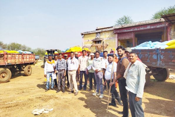 खाद-बीज की पर्याप्त उपलब्धता, उठाव जारी