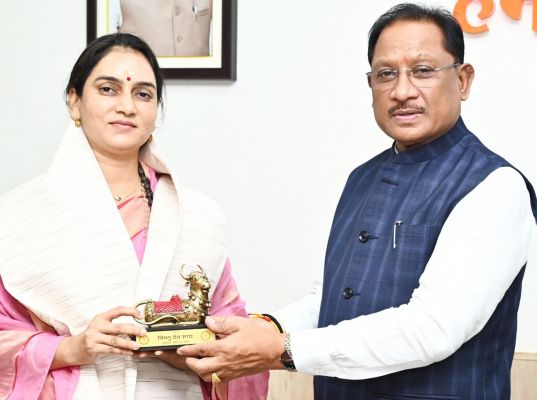 CM विष्णुदेव साय ने वॉटर वुमन शिप्रा पाठक का किया सम्मान