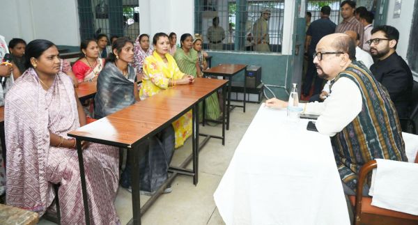 राज्यपाल ने गोड़बहल में महिला स्व-सहायता समूहों से की आत्मीय संवाद