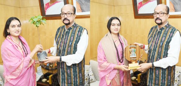 राज्यपाल रमेन डेका से वाटर वुमेन सुश्री पाठक ने की सौजन्य भेंट