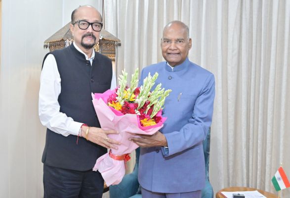 पूर्व राष्ट्रपति श्री कोविंद से राज्यपाल श्री डेका ने की सौजन्य भेंट
