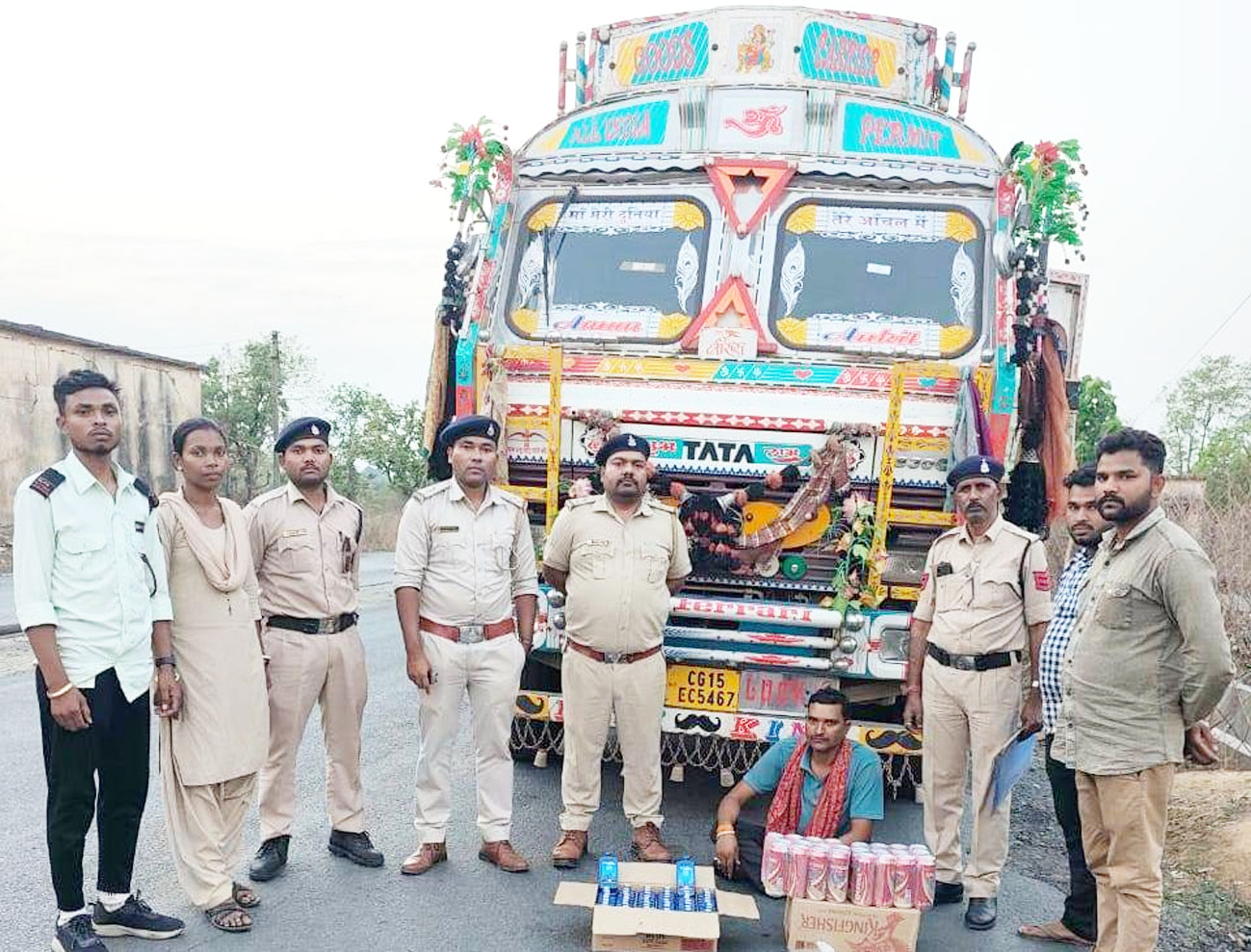 24 लीटर कच्ची शराब और 21.14 लीटर विदेशी शराब जब्त