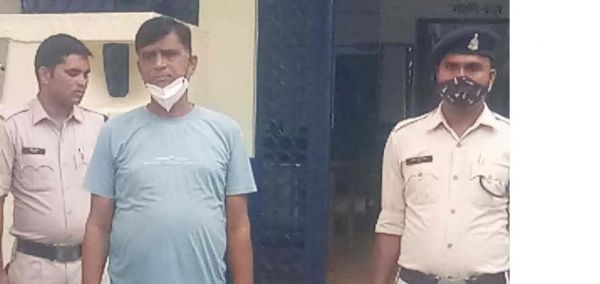  बिना डॉक्टर पर्ची के मेडिकल स्टोर में बेच रहे थे प्रतिबंधित दवाइयां, संचालक गिरफ्तार