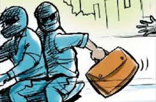  शराब दुकान से बदमाशों  ने 20 लाख की लूट 