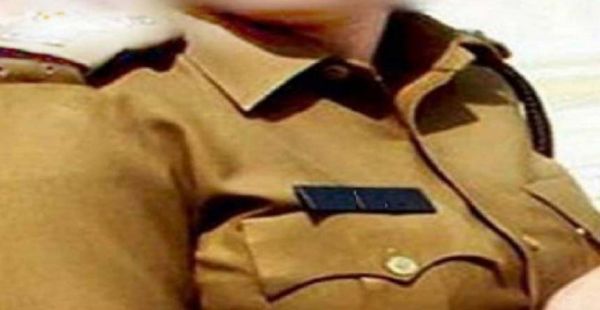 गर्लफ्रेंड के साथ रंगरलिया मना रहे पुलिस इंस्पेक्टर को पत्नी ने पकड़ा , फिर जानिए क्या हुआ 