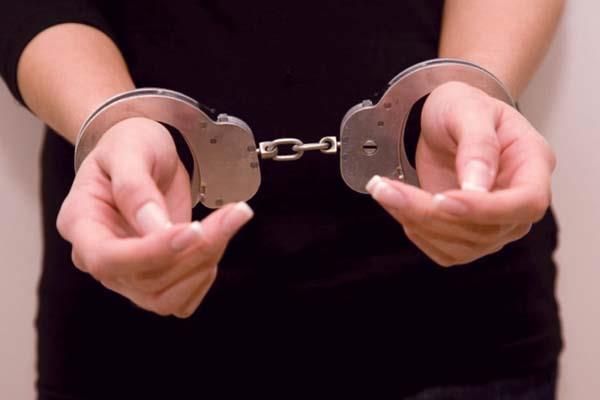 न्यू बस स्टैंड से महिला तस्करो को पुलिस ने रंगे हाथों दबोचा