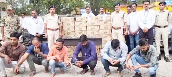 3 लाख की शराब जब्त, दो कार के साथ 6 तस्कर गिरफ्तार