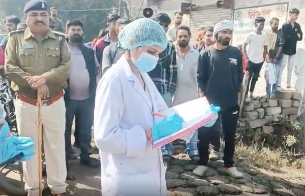 धनेली में मां-बेटी की हत्या, FSL टीम घटनास्थल पर बारीकी से कर रही जांच