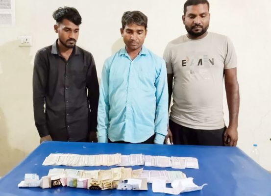 रायपुर से सटे तूता गांव में तीन सटोरिए गिरफ्तार
