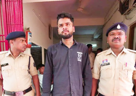 धमतरी बस स्टैंड में हेरोईन तस्कर अरेस्ट