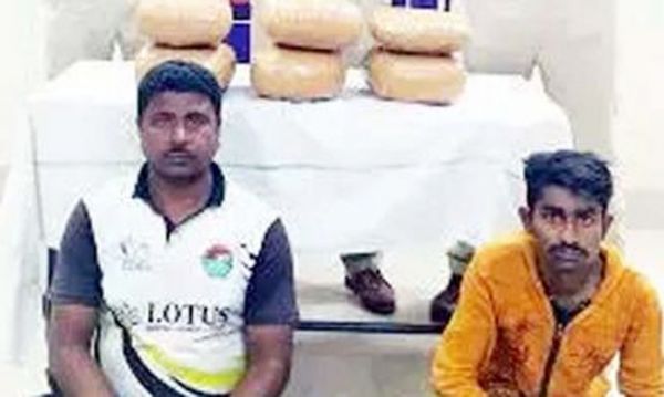 जनरल कोच में दो गांजा तस्कर गिरफ्तार