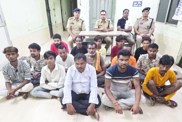 14 लोग नशा परोसने के आरोप में गिरफ्तार, पुलिस की कार्रवाई