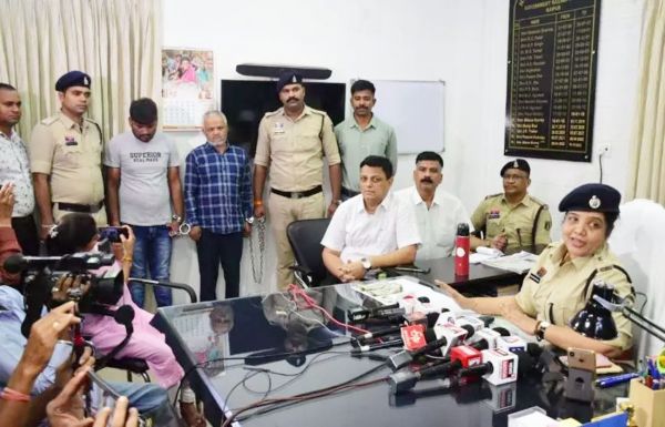ट्रेन में 65 लाख की चोरी मामले में खुलासा