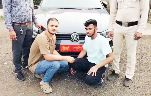 कार में डिप्टी कलेक्टर का नेम प्लेट लगाकर प्रेमिका के पास पहुंचा युवक, गिरफ्तार