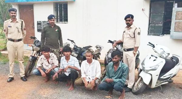 स्कूटी-बाइक के साथ 4 चोर गिरफ्तार, खुलासा