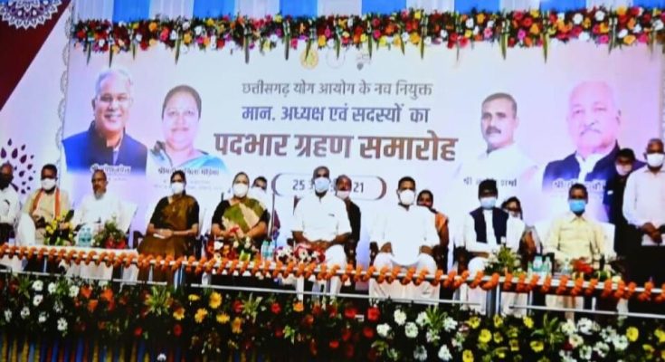   छत्तीसगढ़ योग आयोग के अध्यक्ष के कार्यभार ग्रहण समारोह में शामिल हुए मुख्यमंत्री भूपेश बघेल 
