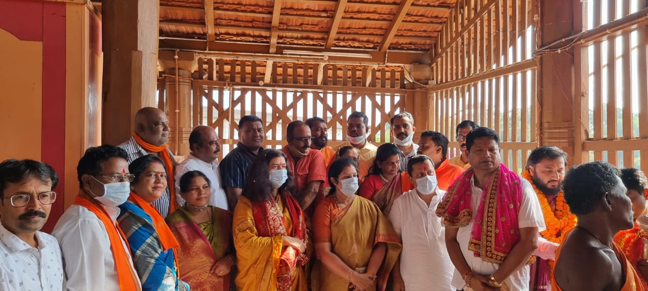 पूर्व भाजपा नेताओं ने चिंतन बैठक के दुसरे दिन लिया माँ दंतेश्वरी का आशीर्वाद 
