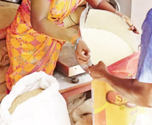 अधिकारियों की लापरवाही से गरीबों को नहीं मिल रहा उनके हक़ का राशन