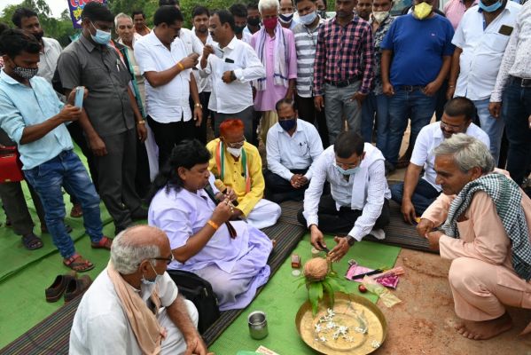  विधायक प्रकाश नायक ने 6 करोड़ 29 लाख रुपये एप्रोच रोड़ निर्माण कार्य का किया भूमिपूजन