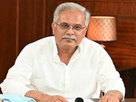 सीएम भूपेश बघेल से पर्वतारोही नैना धाकड़ ने की मुलाकात