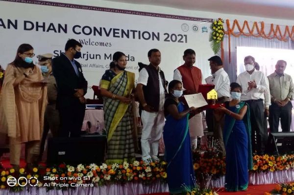  आदिवासी समाज को आत्मनिर्भर और सशक्त बनाने में वन धन विकास केंद्र निभा रहे महत्वपूर्ण भूमिका