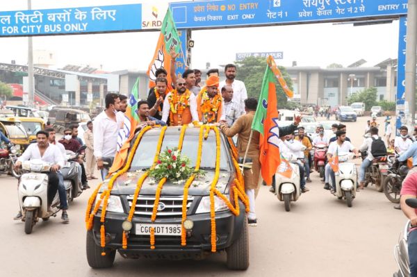 भाजयुमो राष्ट्रीय कार्यकारणी सदस्य गुंजन प्रजापति का भाजयुमो कार्यकर्ताओं ने किया स्वागत