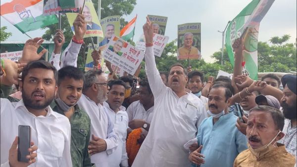 शहर कांग्रेस ने किया मुख्यमंत्री भूपेश बघेल का भव्य स्वागत