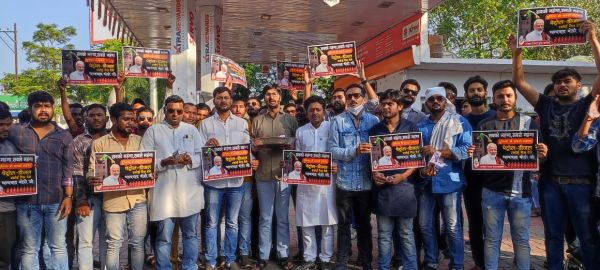  VIDEO : छत्तीसगढ़ युवा कांग्रेस उतरे सड़क पर, किया अनुठा प्रदर्शन 