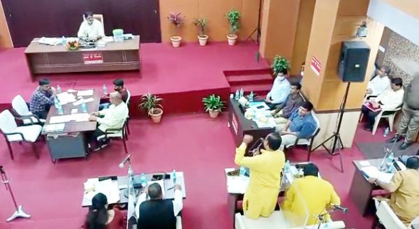 VIDEO :  नगर निगम की आमसभा में गूंजा अवैध प्लाटिंग का मामला, जोरदार हंगामा