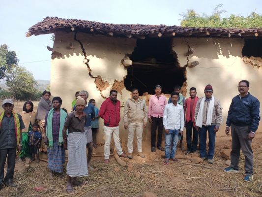  झूठा-सच एक्सक्लूसिव : लालच बुरी बला, 5 घंटे में दो हाथियों ने मचाए उत्पात,क्षतिग्रस्त हुए 7 घर 