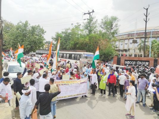  छत्तीसगढ़  : आख़िरकार क्यों 12 हजार मनरेगा कर्मचारियों ने दिया सामूहिक त्यागपत्र , कौन हैं जिम्मेदार ?