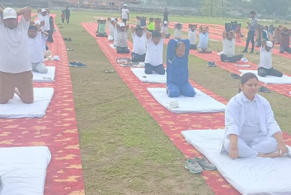  योग मनुष्य का शारीरिक मानसिक और आध्यात्मिक ऊर्जा को बढ़ाता है : महापौर कंचन जायसवाल