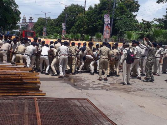  पुलिस की चाक चौबंद व्यवस्था 