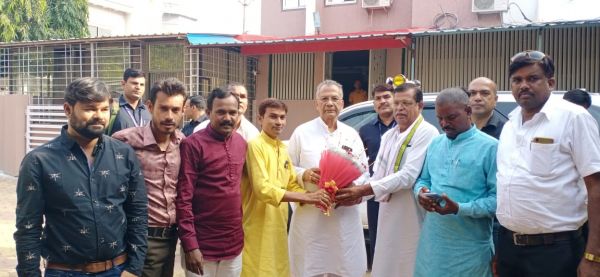  केश शिल्प कला बोर्ड नियुक्ति उपरांत पदाधिकारियों ने गृहमंत्री ताम्रध्वज साहू से सौजन्य मुलाकात कर लिया आशिर्वाद 