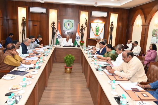 BREAKING :- CM बघेल की अध्यक्षता में कैबिनेट बैठक शुरू 