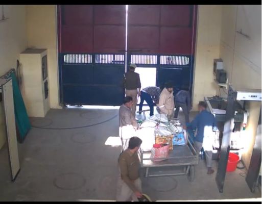 BIG BREAKING : बरेली जेल में अशरफ से शूटर्स की मुलाकात का वीडियो आया सामने,देखे पूरा  VIDEO 