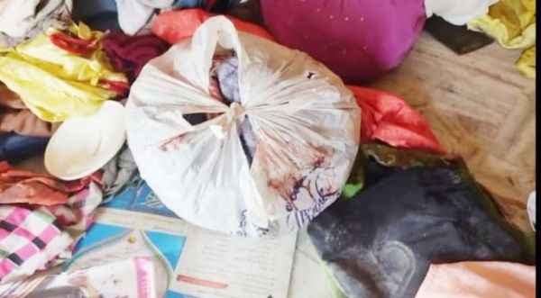 अतीक के दफ्तर में पुलिस का छापा,खून के छीटे और चाकू बरामद