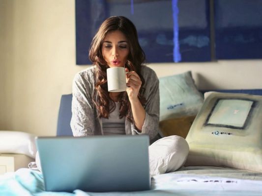 वर्क फ्रॉम होम : काम के साथ रखें अपनी सेहत का ख्याल, अपनाएं ये सिंपल टिप्स