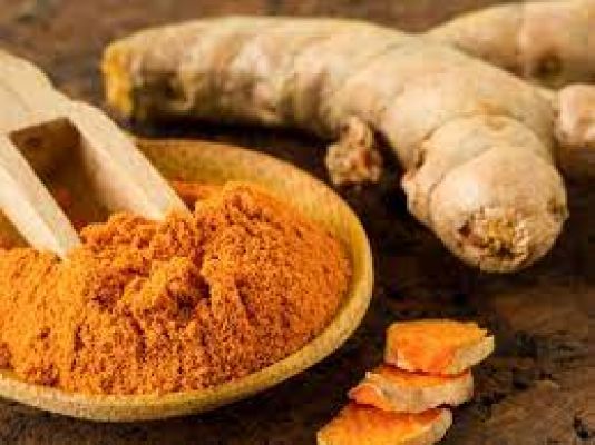  खराब गले के लिए रामबाण है हल्दी