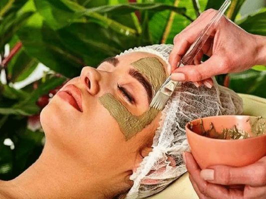  बारिश के मौसम में चेहरे पर लगाएं मुल्तानी मिट्टी, ग्लो रहेगा 