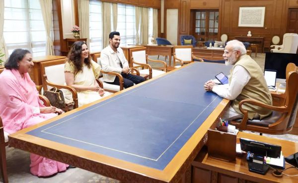 प्रधानमंत्री नरेंद्र मोदी से मिले अभिनेता रणदीप हुड्डा