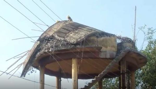 राजधानी रायपुर में जर्जर हो चुकी पानी टंकी को ब्लास्ट कर गिराया 