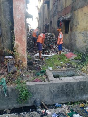 स्वास्थ्य विभाग ने बीएसयूपी आवासीय परिसर में चलाया सफाई अभियान