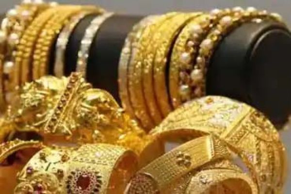 सोने और चांदी के दाम में आई  गिरावट 